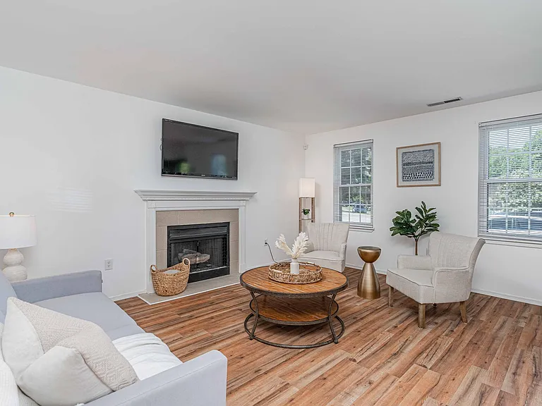 1135 Hulon Ln — Photo 6