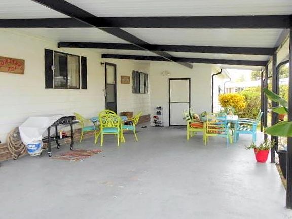 5th image of 819 Oleander Cir