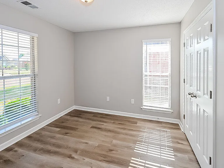 1883 Crescent Ln — Photo 13