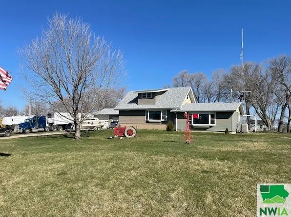 1517 540th St, Cherokee, IA 51012