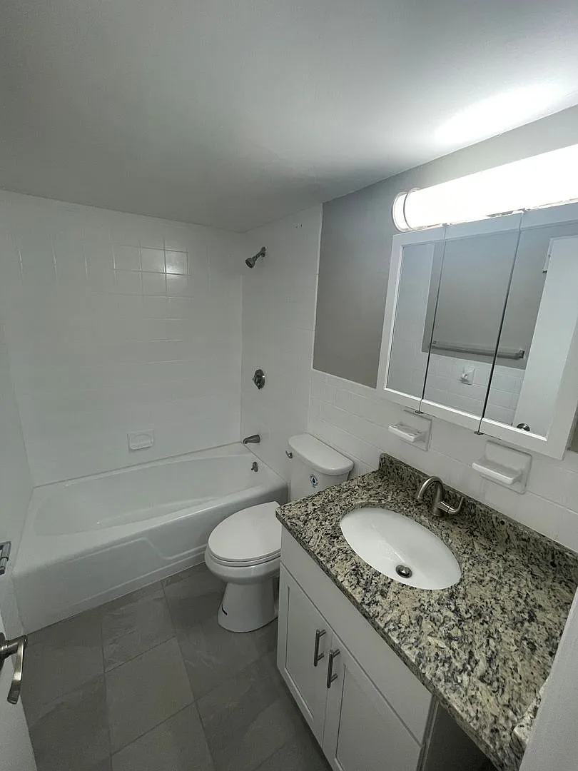 390sf Studio - West Roxbury Centre — Photo 4