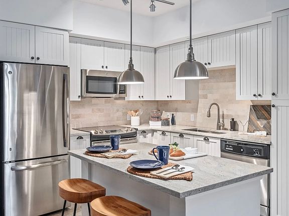 5th image of 18001 Biscayne Blvd #100