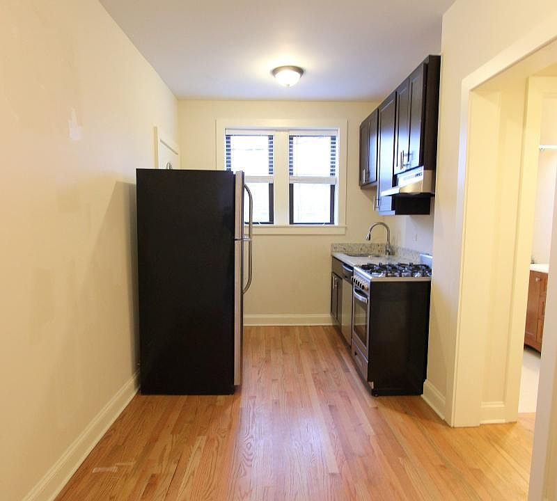 2nd image of 4042 N Ashland Ave