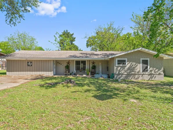 602 Colonial Dr, Athens, TX 75751