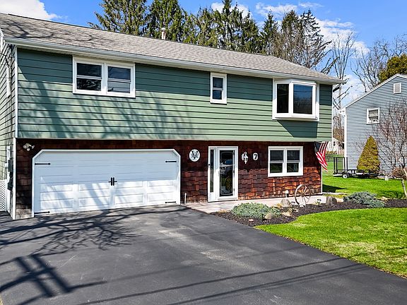 2nd image of 7 Davis Rd