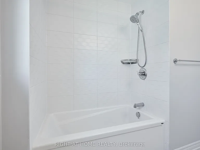 45 Mandevilla Cres — Photo 25