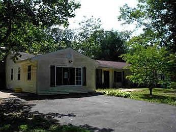 1st image of 105 Saint Georges Dr