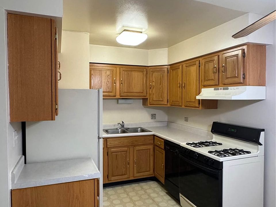 1st image of 910 Westmoreland Dr APT 2