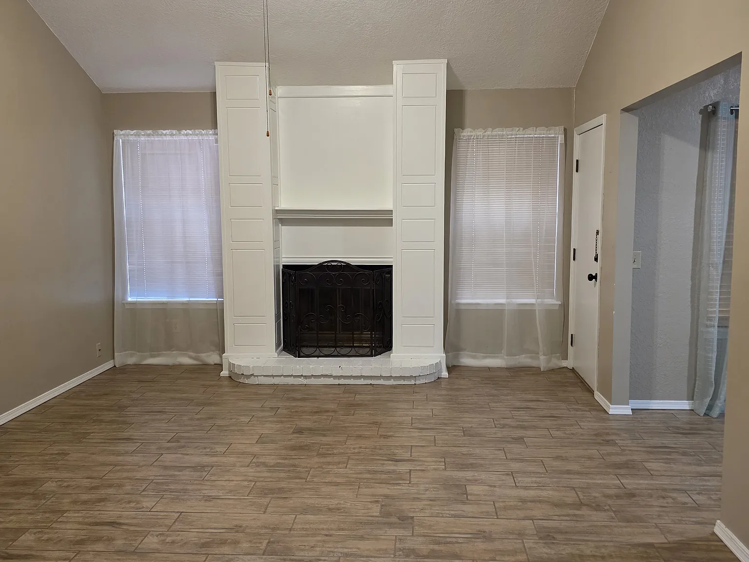 2 bed, 1200 sqft, $900 — Photo 2