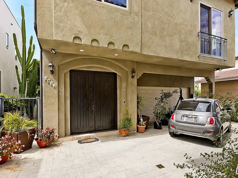 2027 Butler Ave — Photo 8