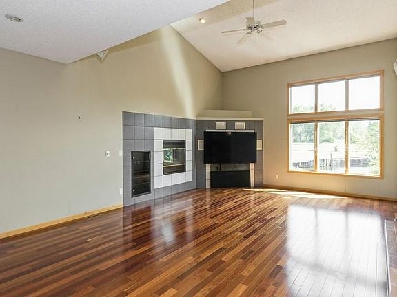 2nd image of 905 Saint Andrews Dr