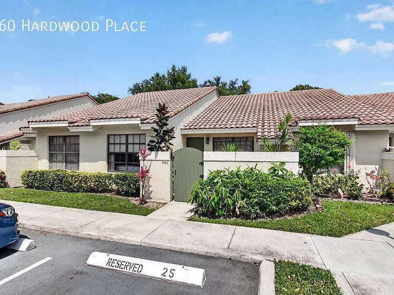 460 Hardwood Pl — Photo 1
