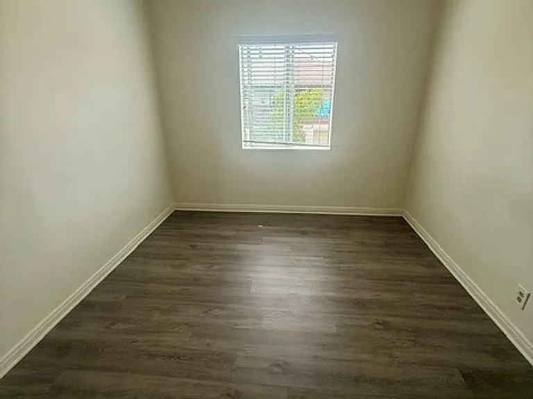 1053-1059 Mira Mar Ave #3751-3753 — Photo 19
