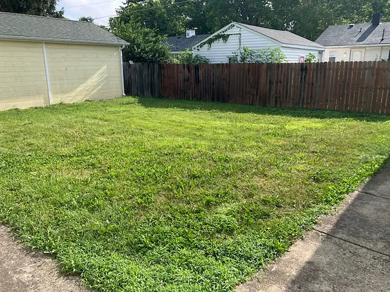 112 S Maple St — Photo 15