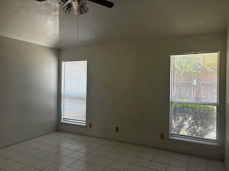 4605 High Pointe Dr — Photo 8