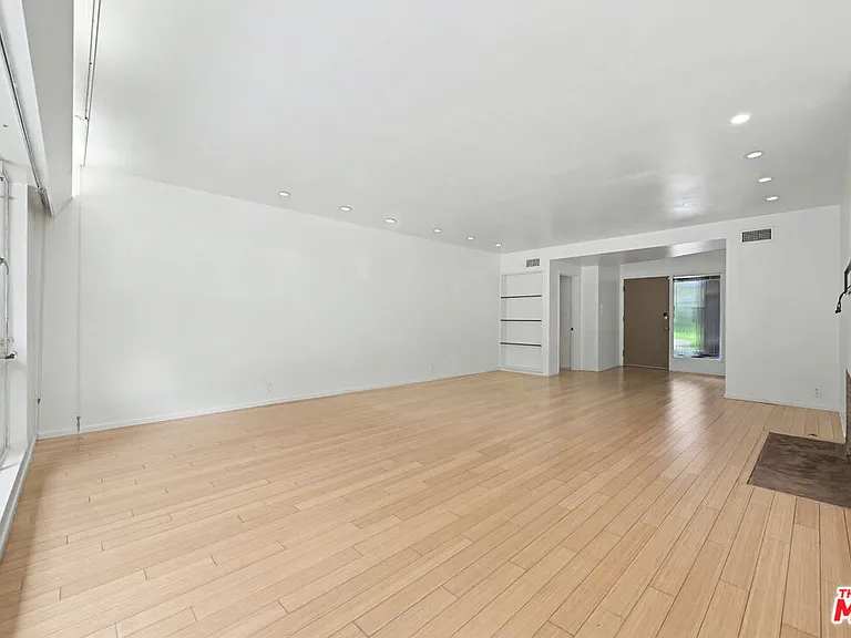 9512 Duxbury Ln — Photo 10