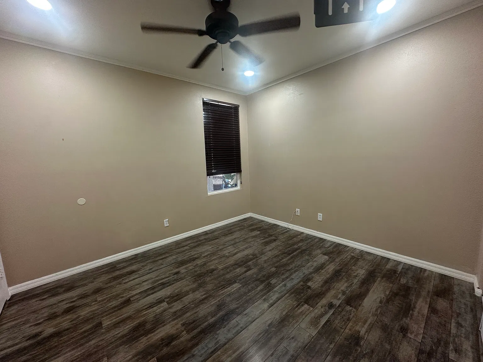 1 bed, 3800 sqft, $1,150 — Photo 1