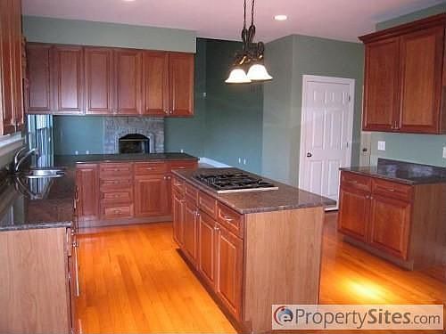 4th image of 1320 Fawnvalley Dr