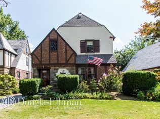20 Croyden Rd, Mineola, NY 11501