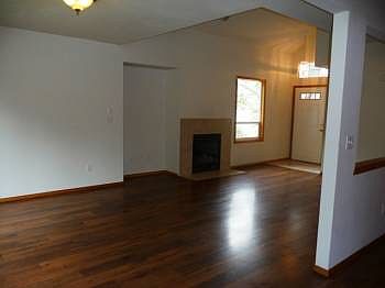 5th image of 828 124th Ct NE