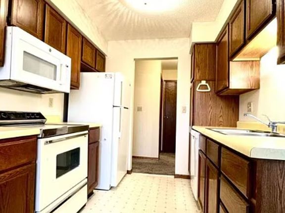 3rd image of 2312-2316 S Cliff Ave #1