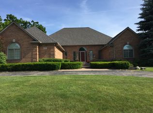 6787 Berry Pointe Dr, Clarkston, MI 48348