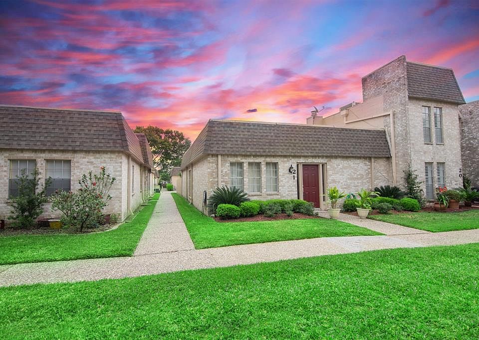 1st image of 21 River Creek Way