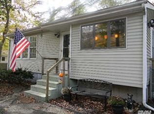 58 W Bartlett Rd, Middle Island, NY 11953