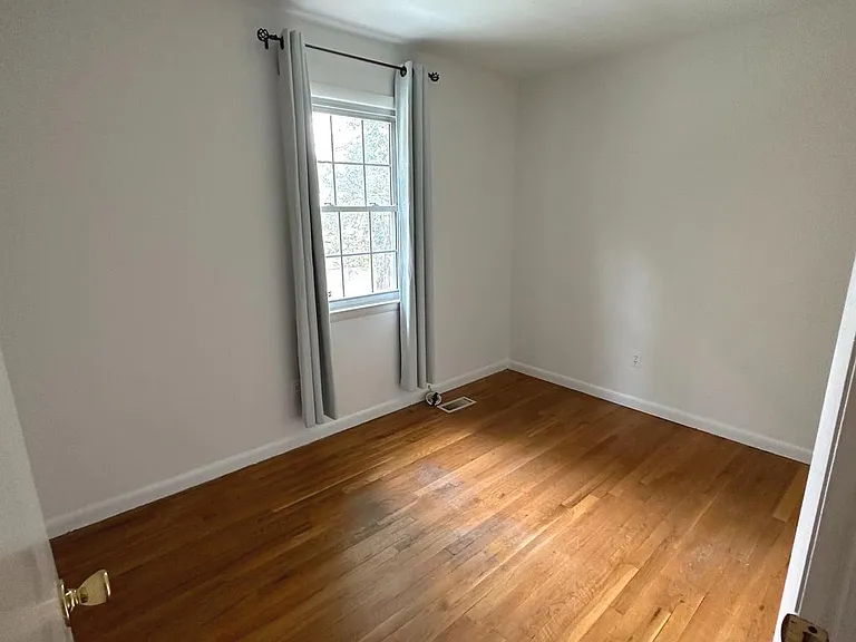 13524 Ellendale Dr — Photo 10