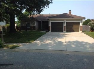 929 NW Oak Ridge Dr, Blue Springs, MO 64015