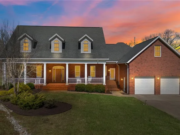 200 Bella Vista Dr, Vienna, WV 26105