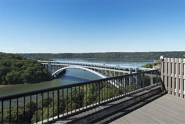 Sold by R New York | media 9
