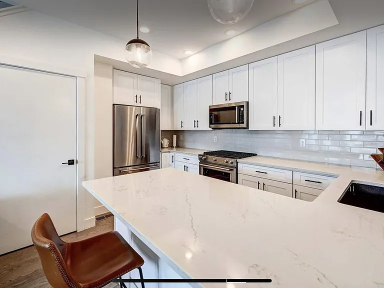 1370 Yates St #1 — Photo 6