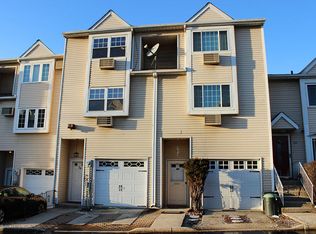 34 Northport Ln, Staten Island, NY 10314