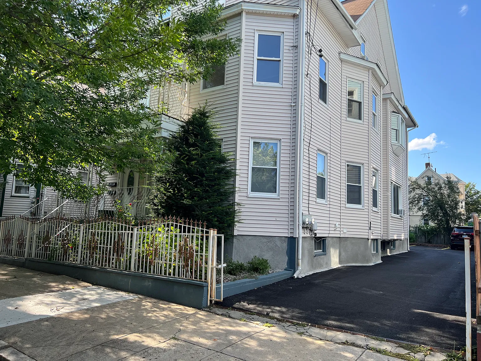 3 bed, $2,100 — Photo 2