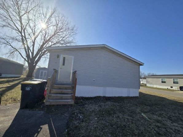 320 Brutus Dr #60, Lakeville, MN 55044