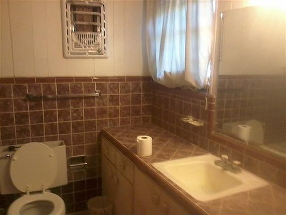 3rd image of 326 Live Oak Ln