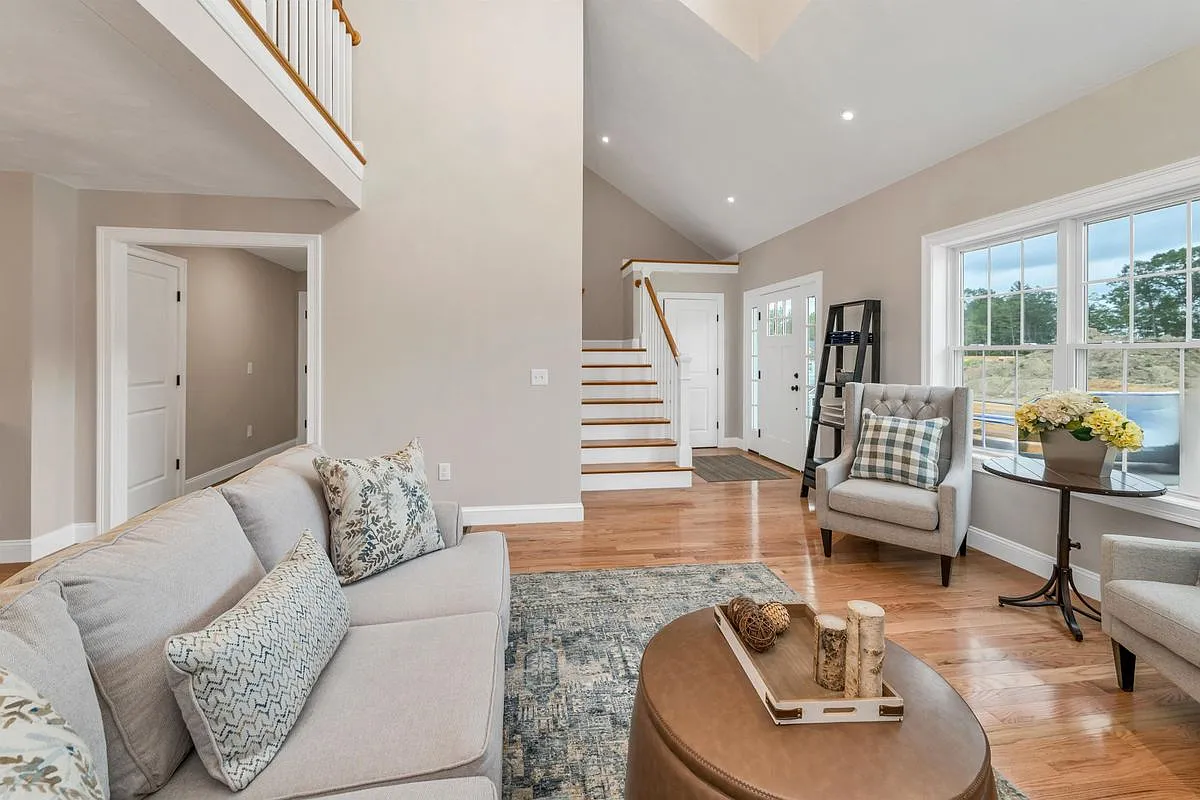 4 bed, 3.0 bath, 2300 sqft, $3,200 — Photo 4