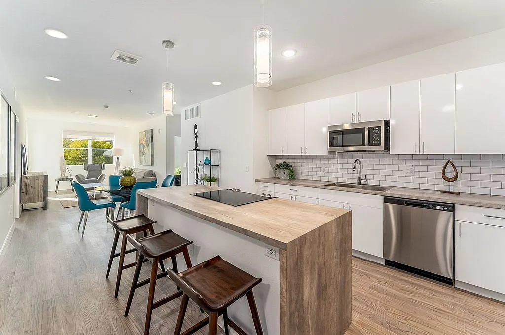 Downing Street Lofts — Photo 1