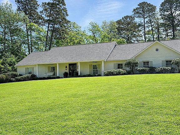2nd image of 406 Forest Cir