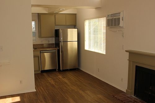3rd image of 3619 Clarington Ave APT 204