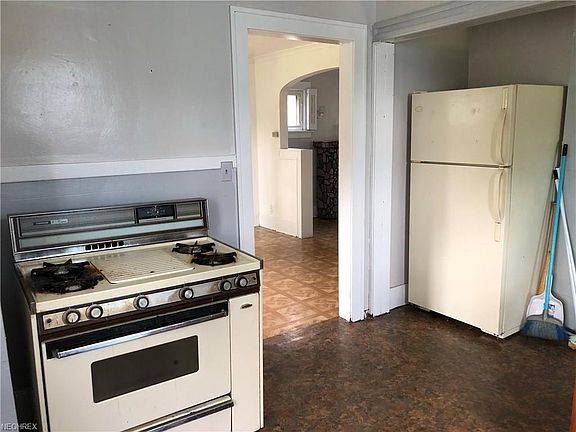 5th image of 1015 W 21st St