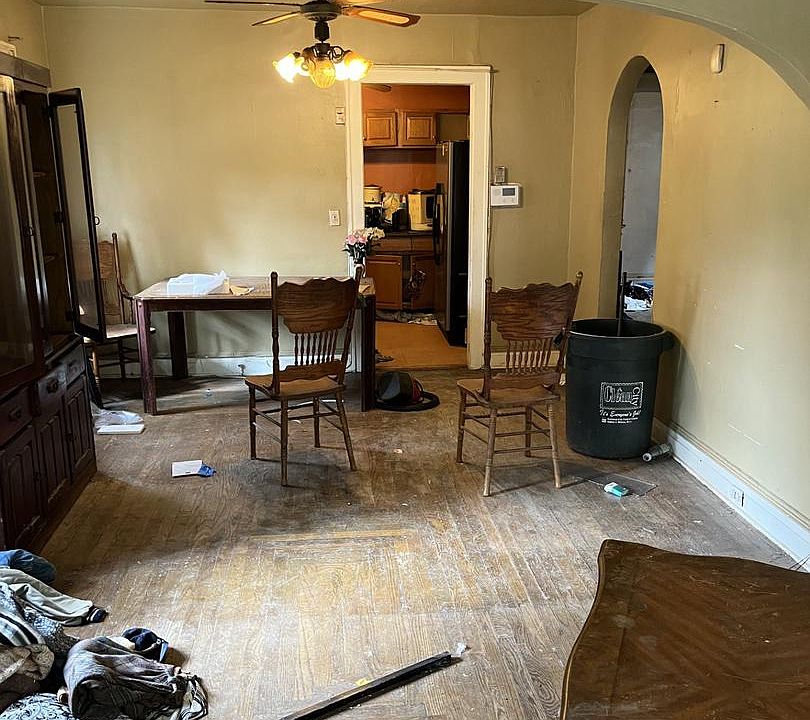 2nd image of 3849 Halley Ter SE