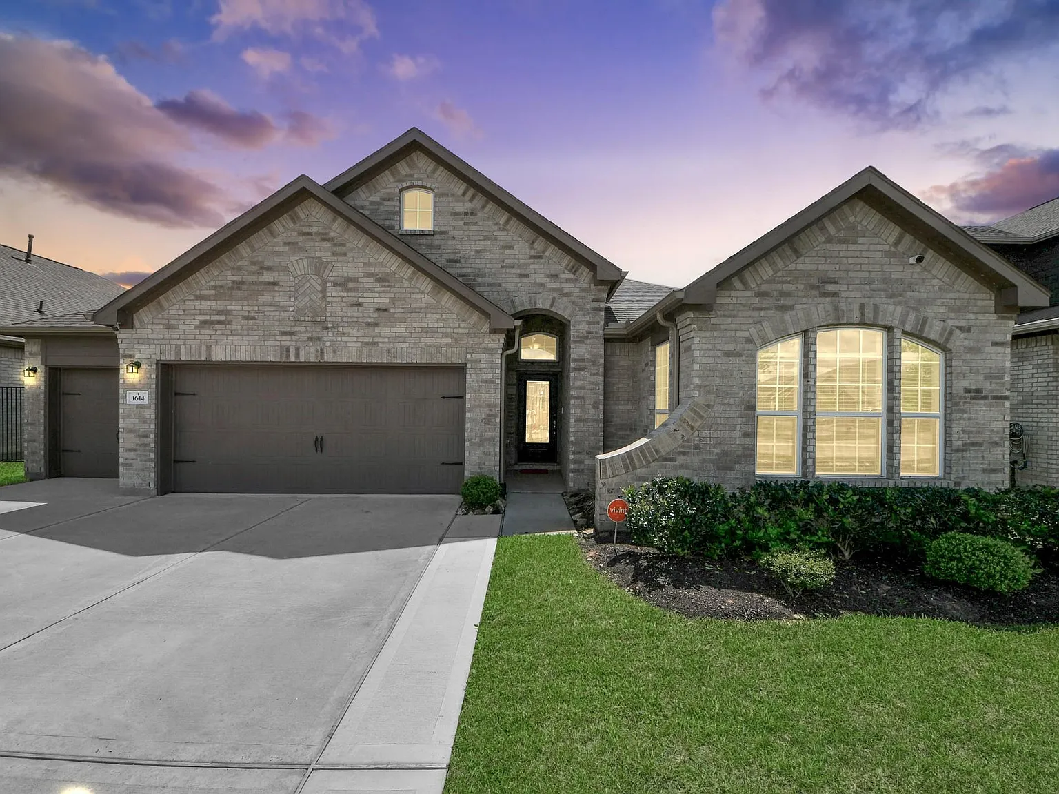 3 bed, 2.0 bath, 1801 sqft, $2,800 — Photo 2