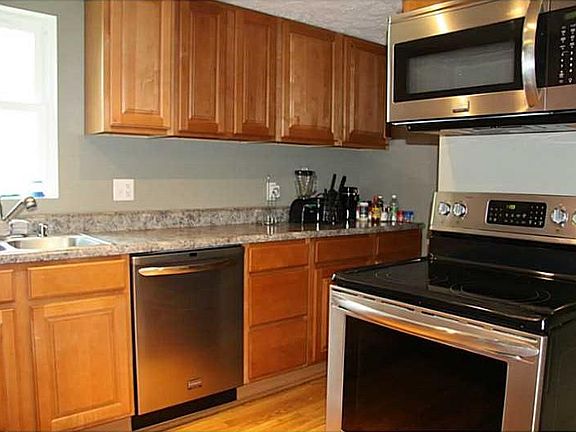 Kitchen. SS appliances stay.