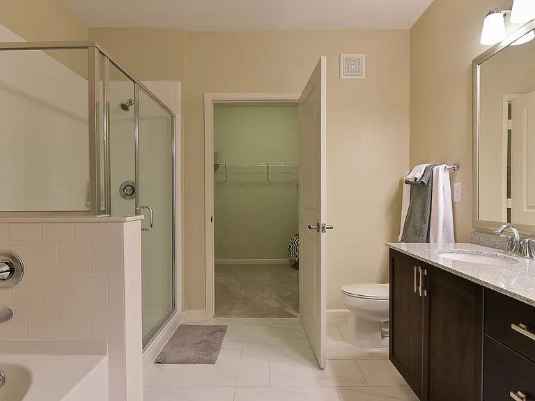1105 Town Brookhaven Apartments — Photo 4