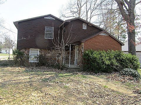 2nd image of 1004 W 4th St