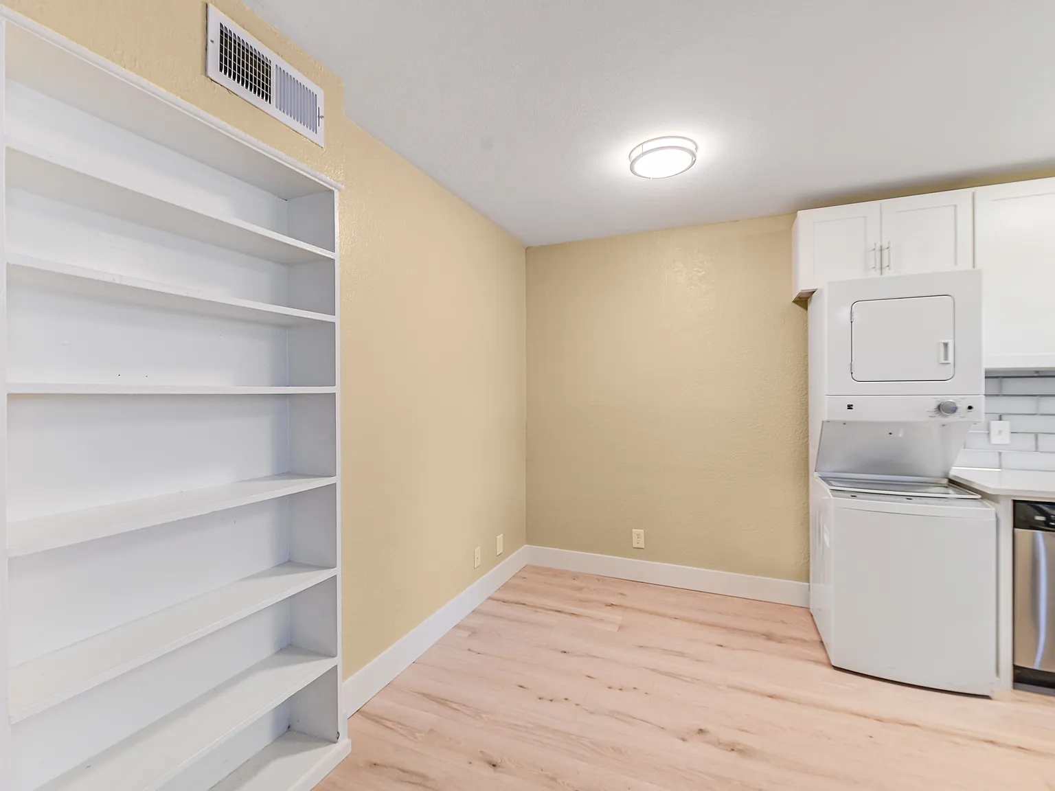 2 bed, 800 sqft, $1,355 — Photo 4