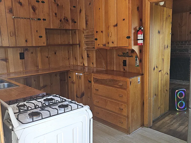 682 Cedar Ln — Photo 15