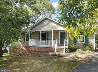 449 E Fairchild Dr, Strasburg, VA 22657